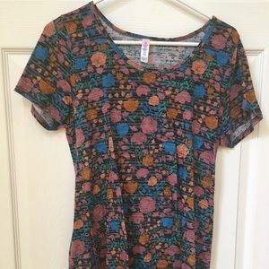 Large Lularoe Classic T, EUC